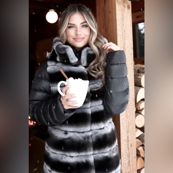 Authentic designer up to 90% off - Picture 3 of 8